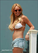 Lindsay Lohan beach pic