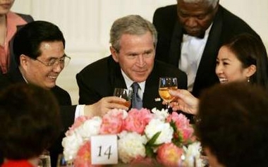 President Bush has a drink with China's President Hu